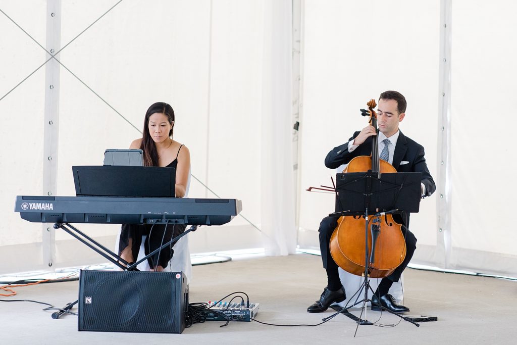 Luxe Duo Music is playing live music for the ceremony at Otawa weedding with Brittany Navin Photography
