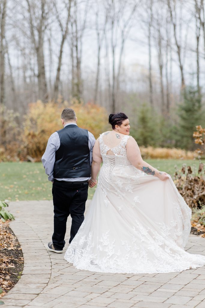 bride and groom portraits at temples sugar bush wedding photographed by Brittany Navin Photography