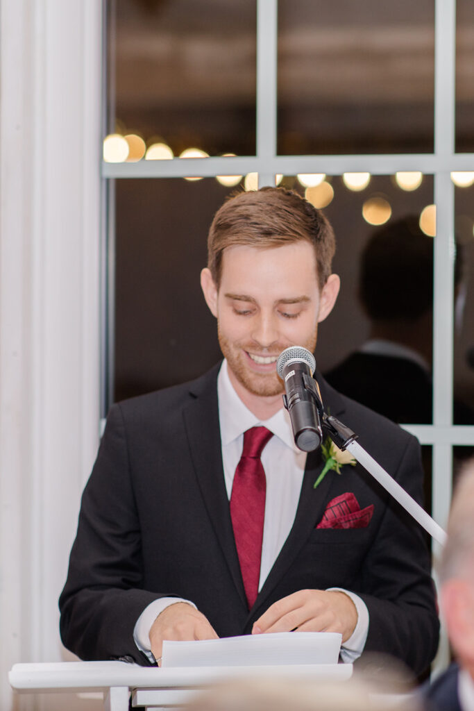 groomsman giving speech at Stonefields wedding 