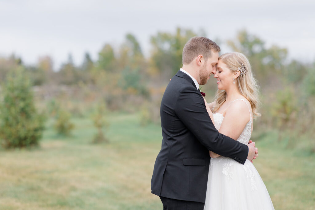 bride and groom portrait at Stonefields Estate wedding photographed by Ottawa Wedding Photographer Brittany Navin Photography