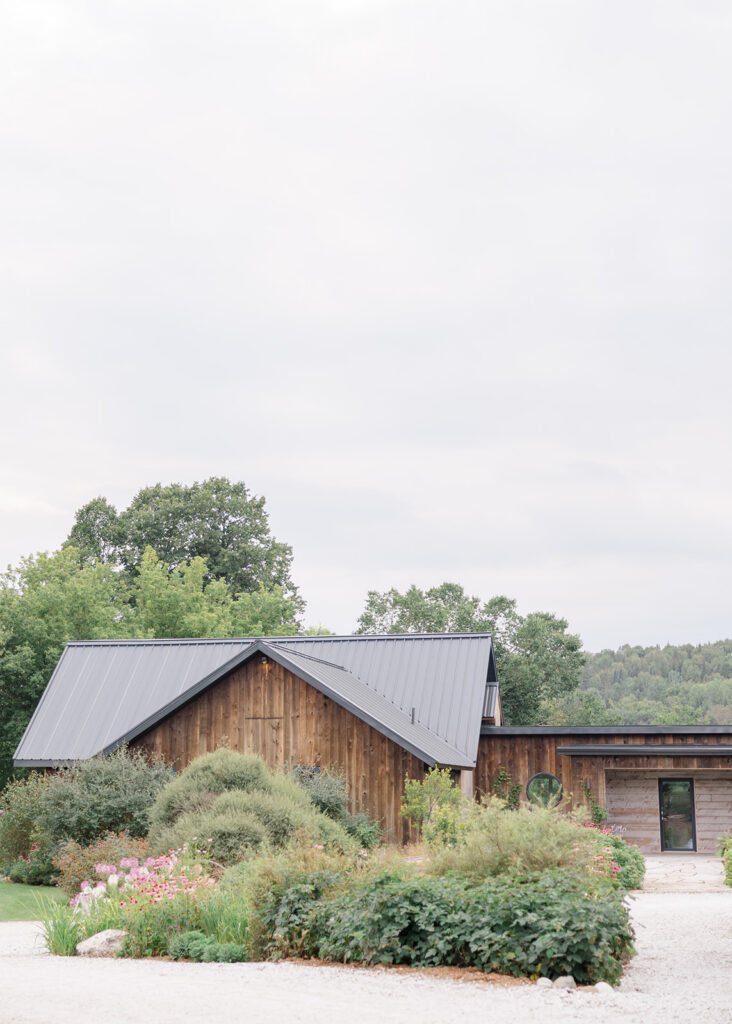Le Peaches and Cream Wedding photographed by Ottawa wedding photographer, Brittany Navin
